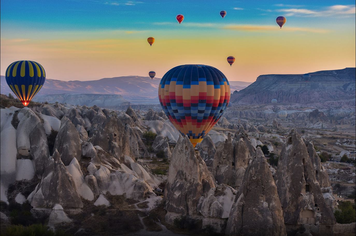 1374x910, 196 Kb / шар, скалы