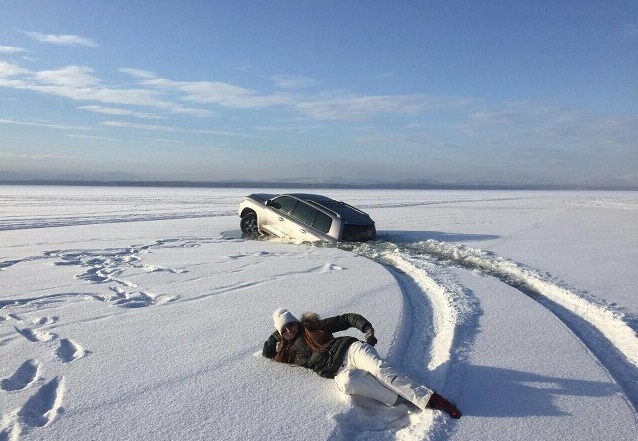 638x441, 103 Kb / селфи, лед, автомобиль, утонул, прорубь
