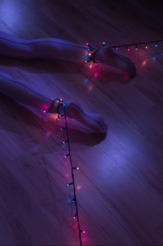 568x856, 426 Kb / пол, чулки, ламинат, Victoria Siemer, Witchoria