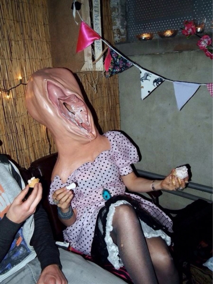 729x973, 463 Kb / маска, пизда, мороженка