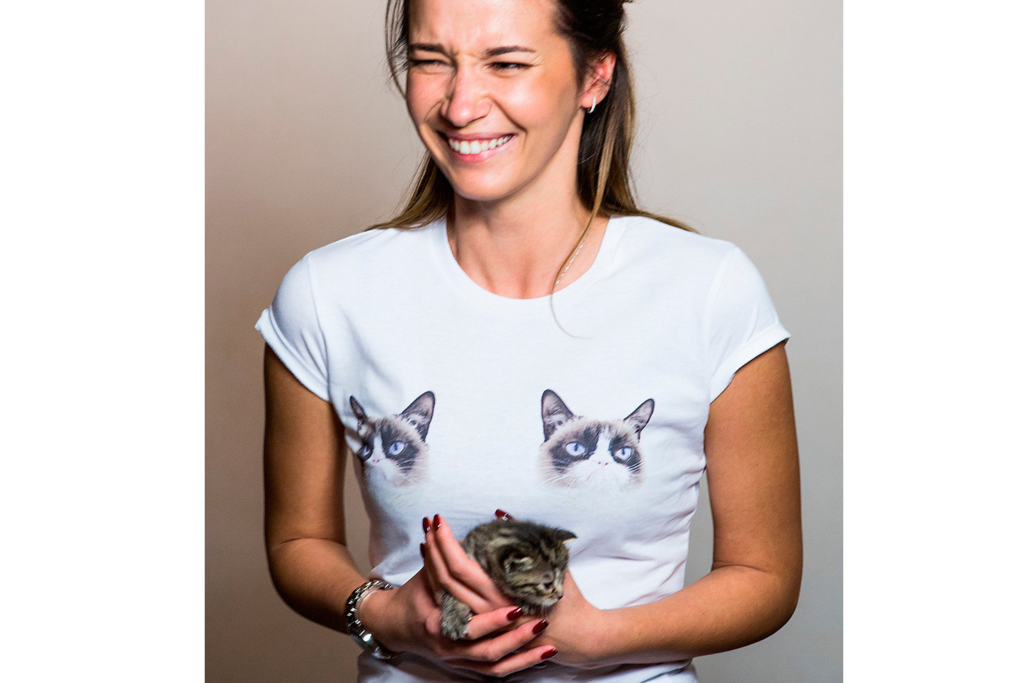 1472x982, 252 Kb / Майка, котенок