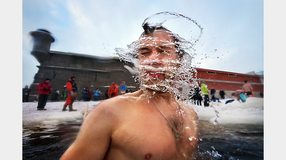 1140x640, 198 Kb / Брызги, прорубь