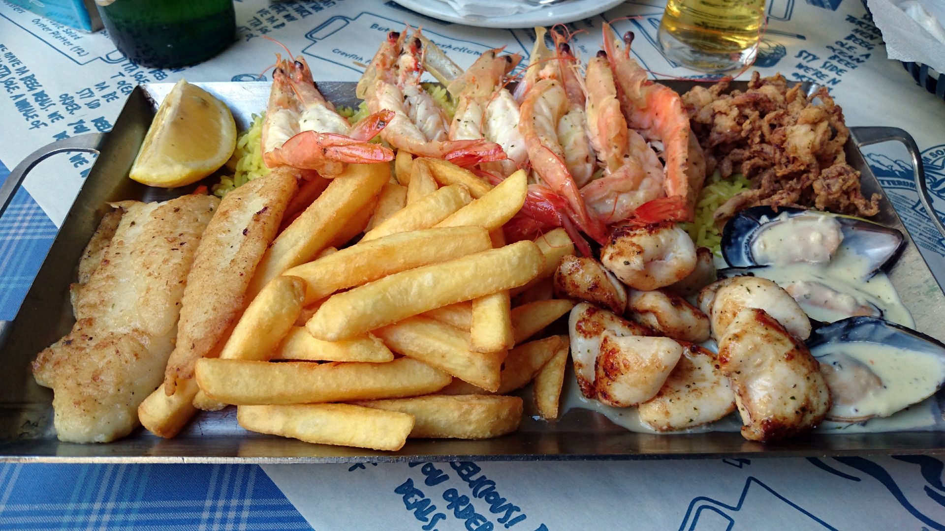 1920x1080, 360 Kb / мидии, креветки, кальмары, рыба, картошка, лимон