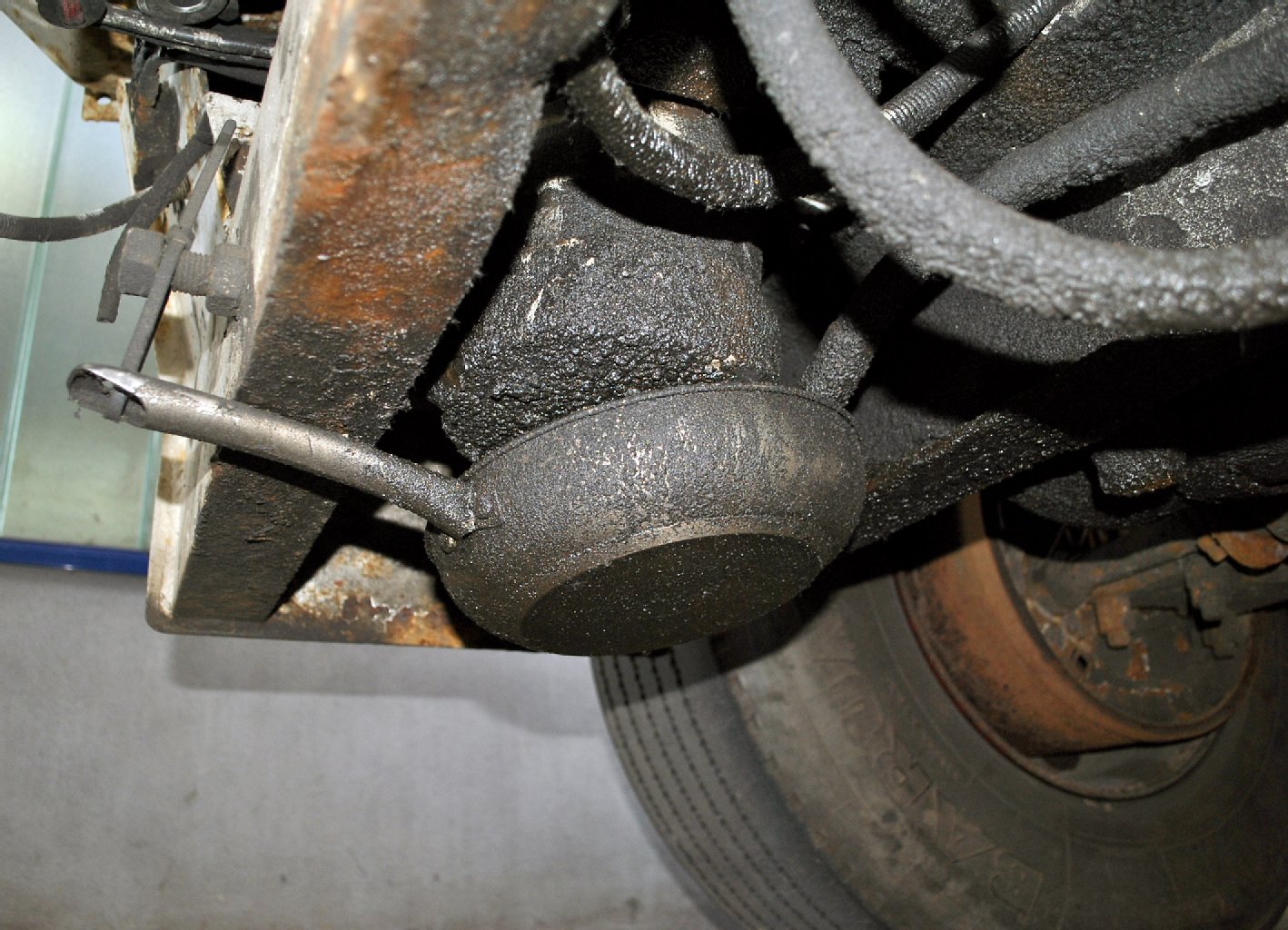 1418x1024, 283 Kb / автомобиль, колесо, масло, сковорода