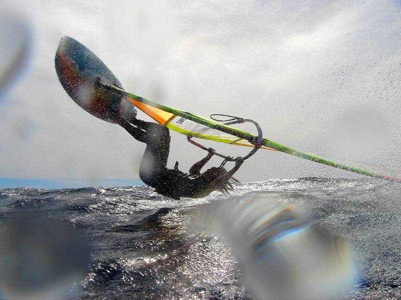 800x600, 72 Kb / брызги, парус