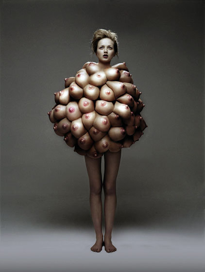 422x560, 26 Kb / много сисек