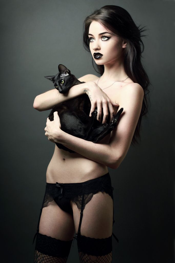 683x1024, 53 Kb / женщина, кошка, гот, чулки, пояс, Фелис Фавн, Felice Fawn
