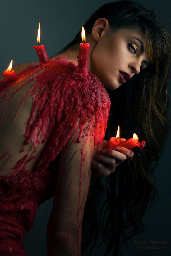 550x825, 79 Kb / женщина, свечи, красные, горят