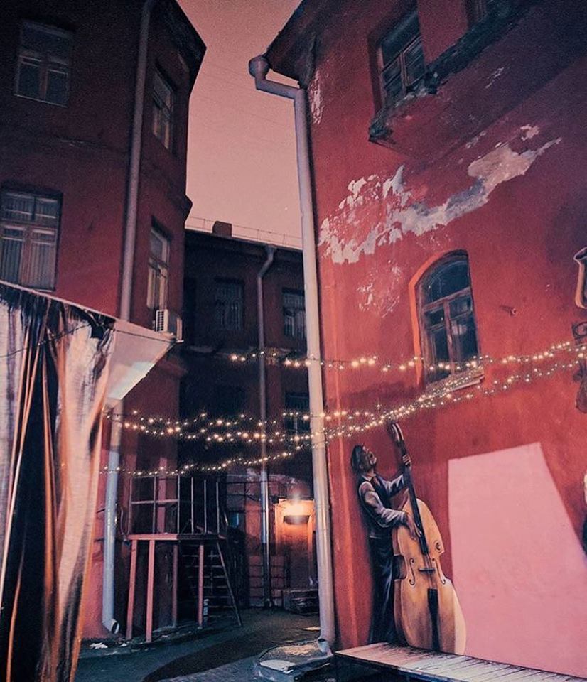 826x960, 124 Kb / граффити, рисунок, музыкант, закоулок