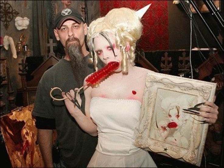 736x552, 152 Kb / женщина, мужчина, фаллоимитатор, картина, борода