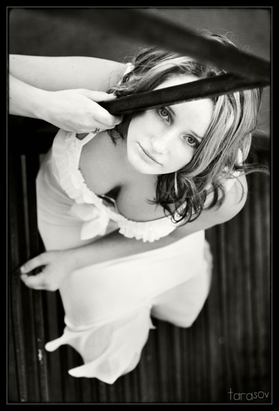 407x600, 35 Kb / ч/б, сверху, платье