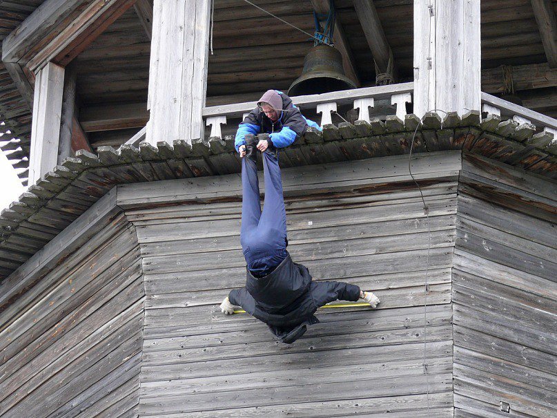 807x605, 147 Kb / колокольня, каскадер, рабочие, храни господь, линейка