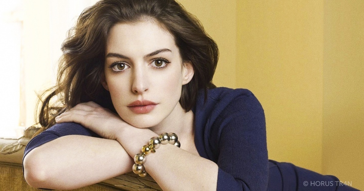 1200x630, 241 Kb / энн хэтэуэй, браслет, платье, синее, взгляд, Anne Jacqueline Hathaway, Anne Hathaway