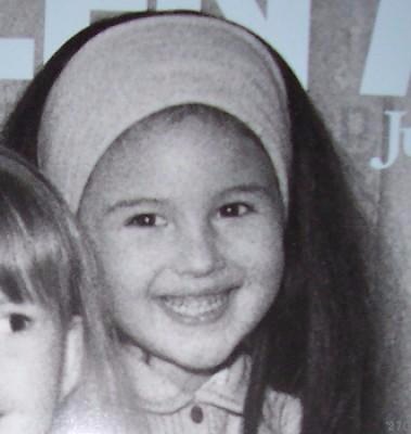 379x400, 27 Kb / девочка, ребенок, улыбка, актриса