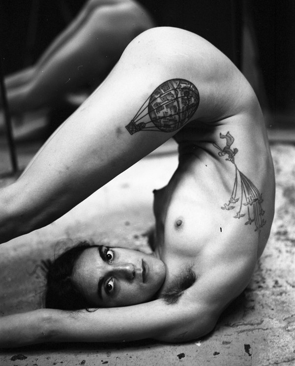 600x744, 75 Kb / тату, ч/б, соски не грызены, туловище ок