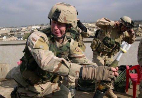 470x326, 32 Kb / солдат, снаряд, наоборот