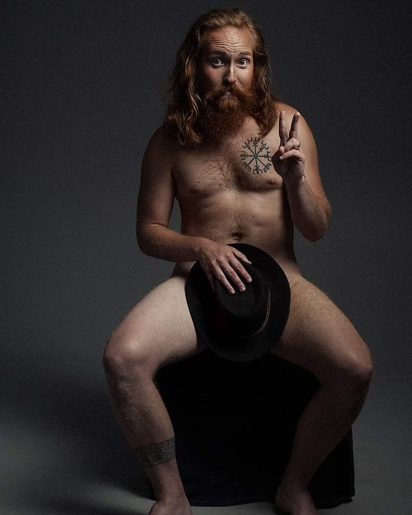 844x1055, 78 Kb / мужик, шляпа, усы, борода, тату, рыжий