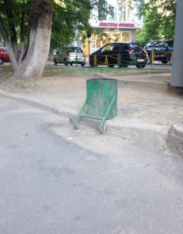 632x807, 95 Kb / Мусорка, ноги, устал, урна