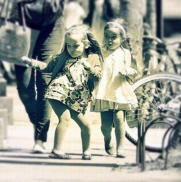 598x600, 70 Kb / девочка, платье, колесо, Паркер, Сара, дочки