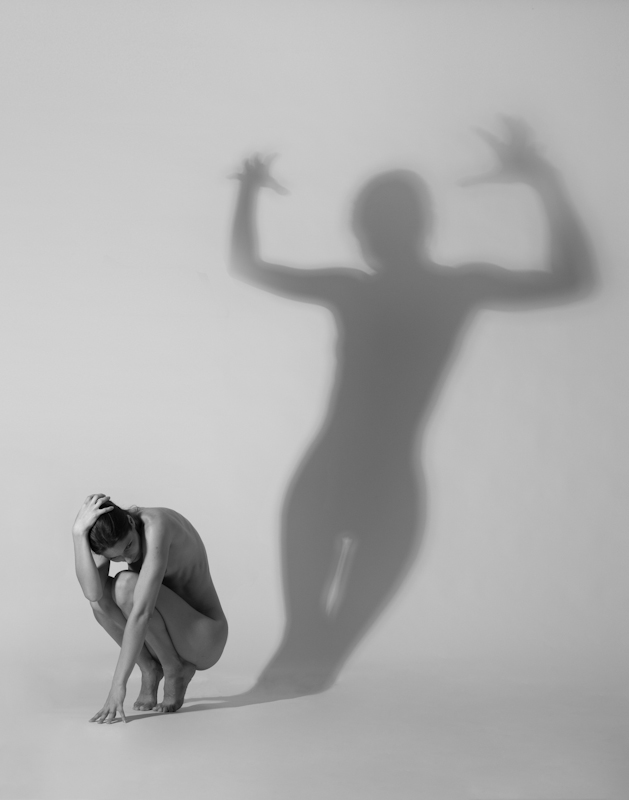 629x800, 158 Kb / тень, ч/б, голая