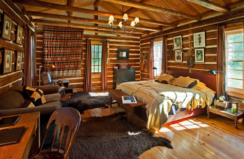 800x523, 170 Kb / интерьер, кровать, шкуры, картины, дом, стул