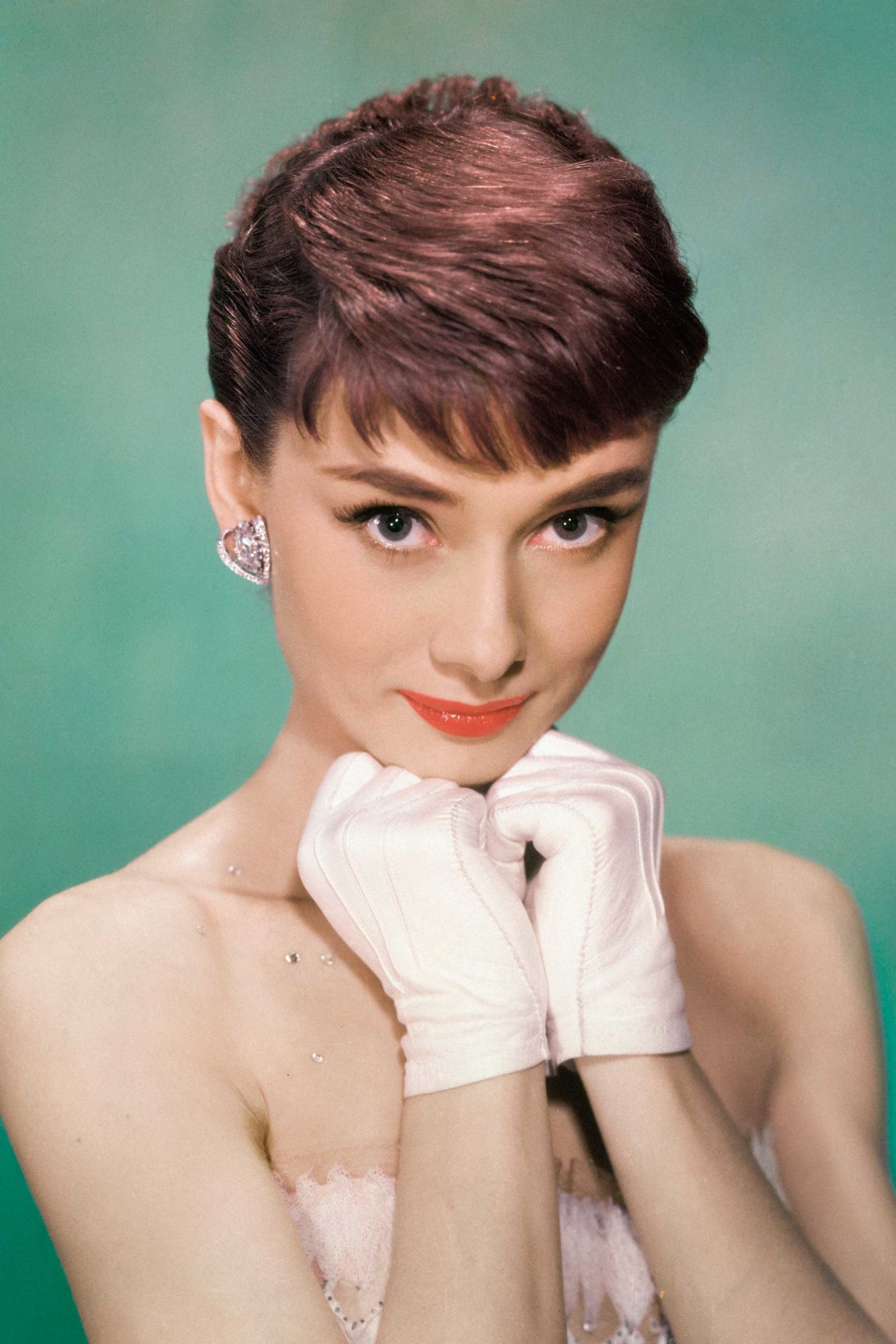 1600x2400, 382 Kb / одри хепбёрн