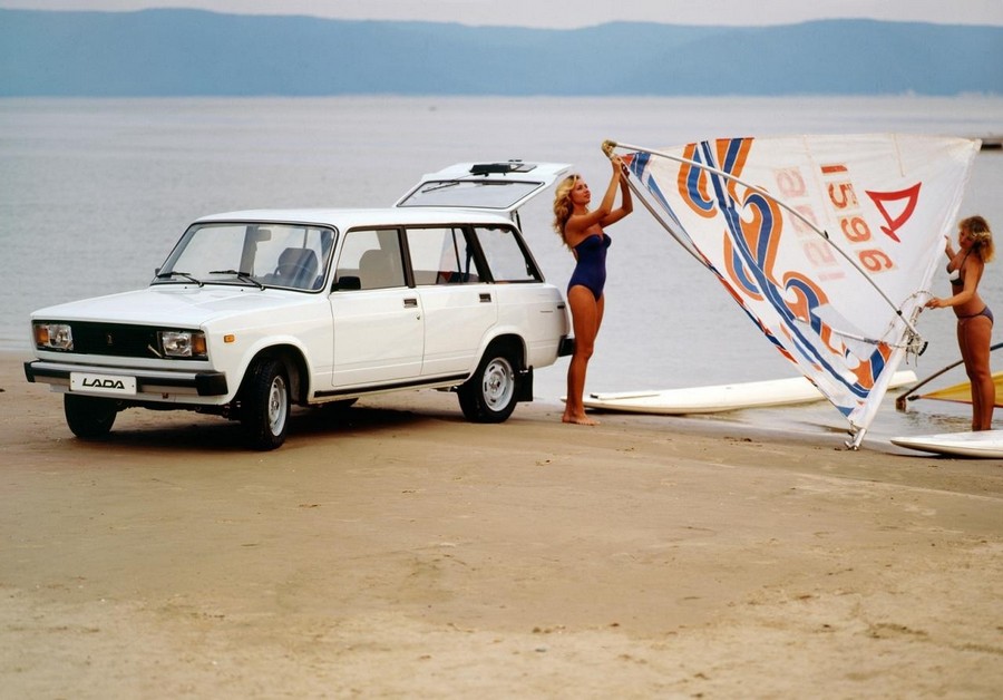 900x628, 113 Kb / реклама, жигули, лада, парус, девушки, ретро, универсал