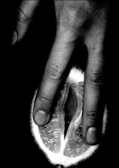 402x569, 45 Kb / фрукт, пальцы, ч/б