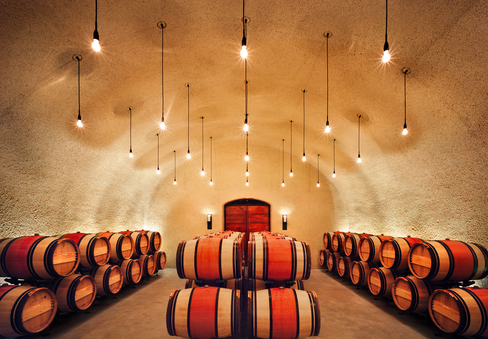 1600x1111, 499 Kb / погреб, бочки, лампочки, дверь