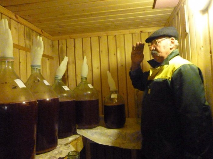 700x525, 60 Kb / самогон, перчатка, честь, вино, брага