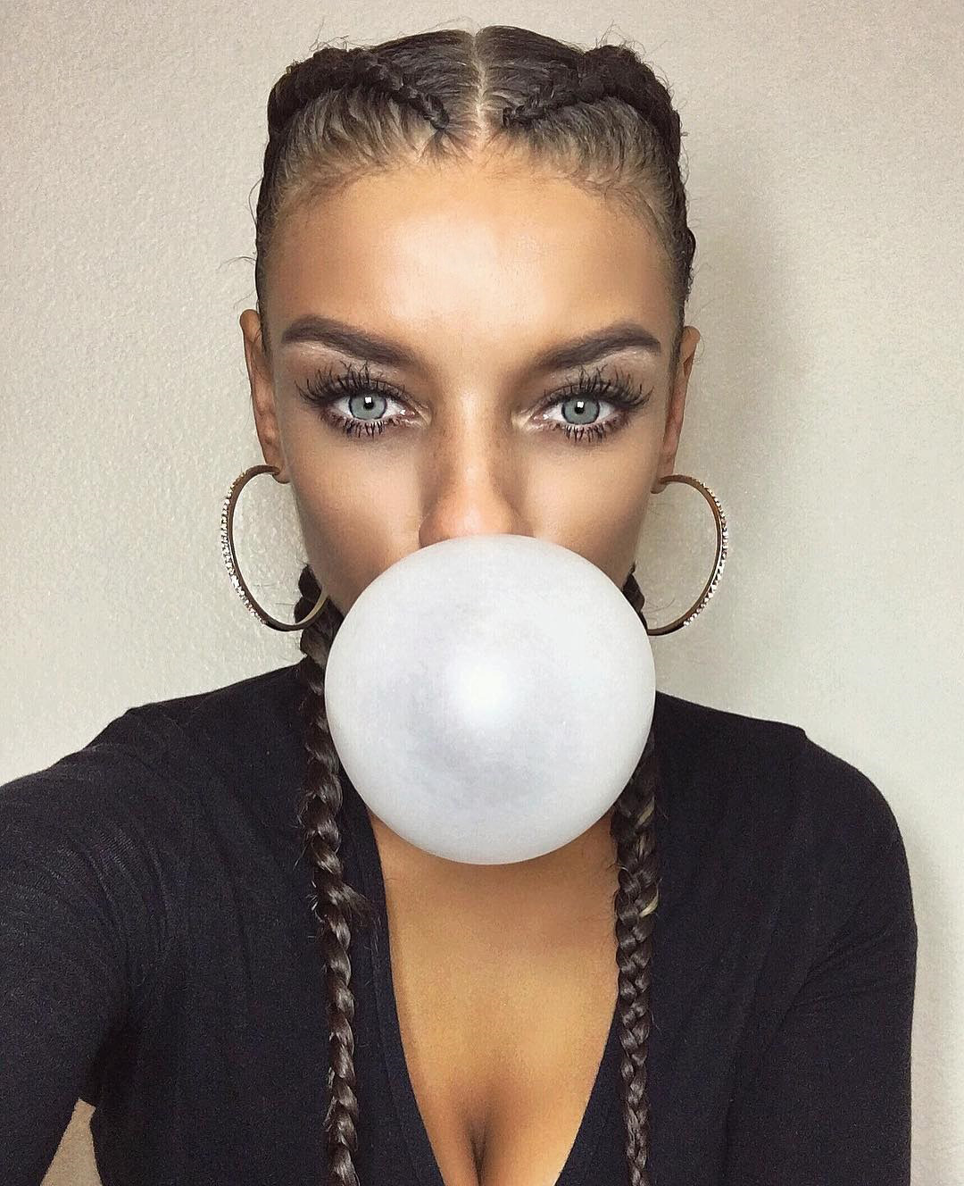 1080x1328, 274 Kb / пузырь, косички, жвачка, серьги, глаза