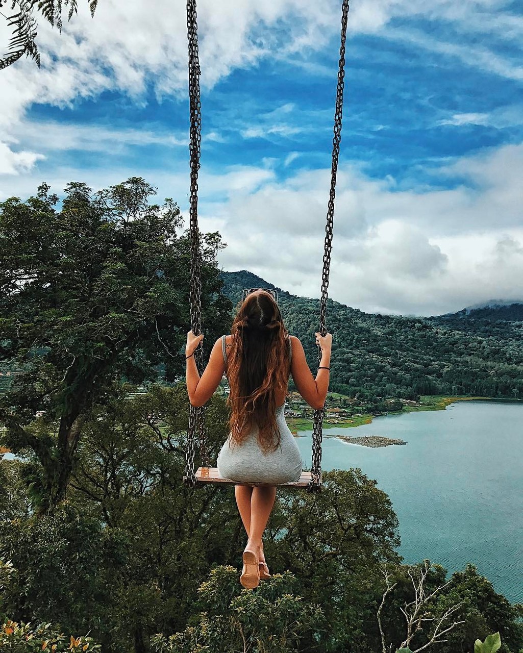 1025x1280, 462 Kb / качель, качели, природа, дерево, вода, очки, платье