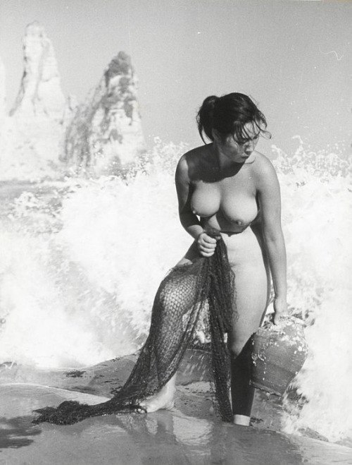 500x659, 65 Kb / рыбачка, сеть, снега, ч/б