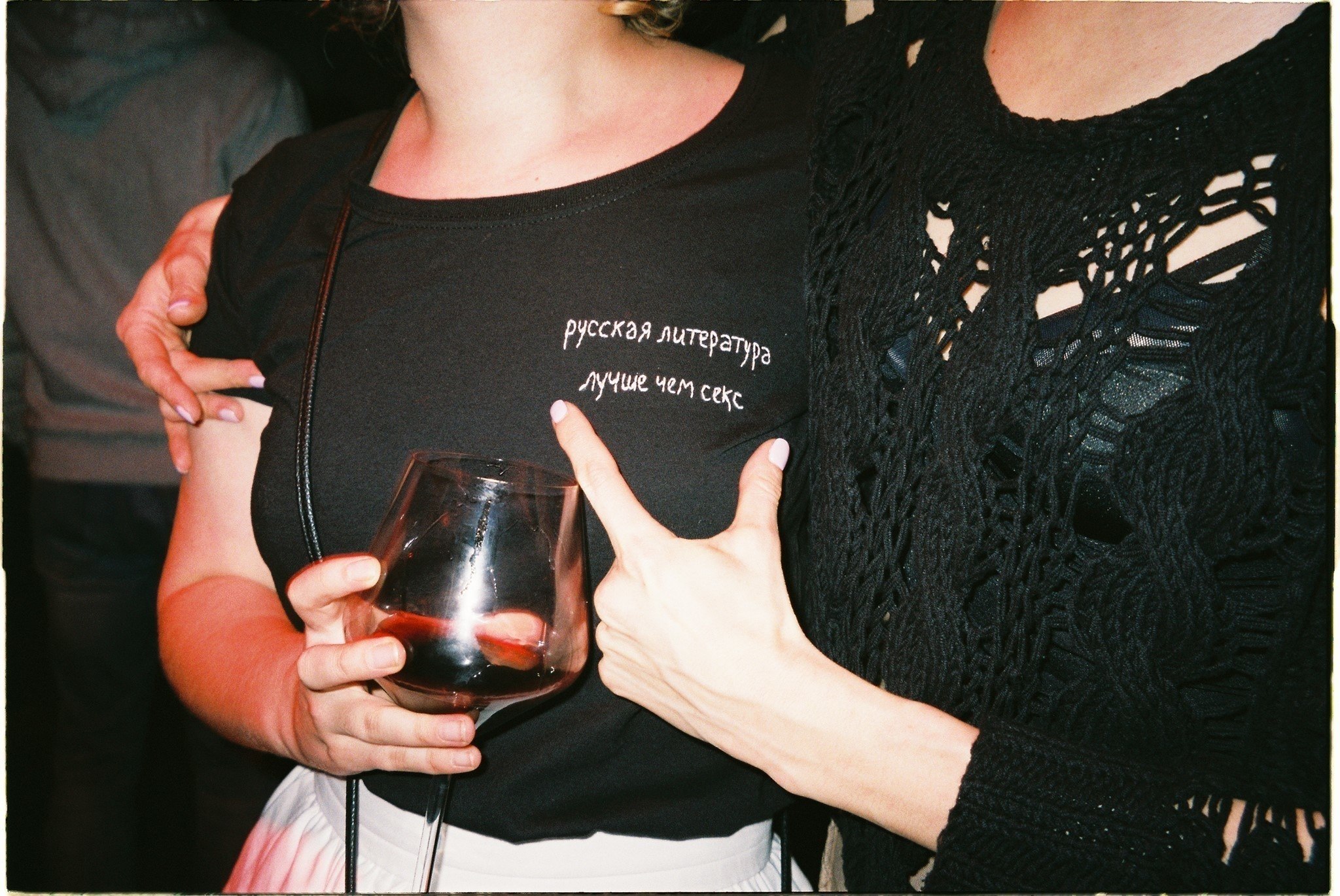 2048x1370, 631 Kb / бокал, литература, секс, русская