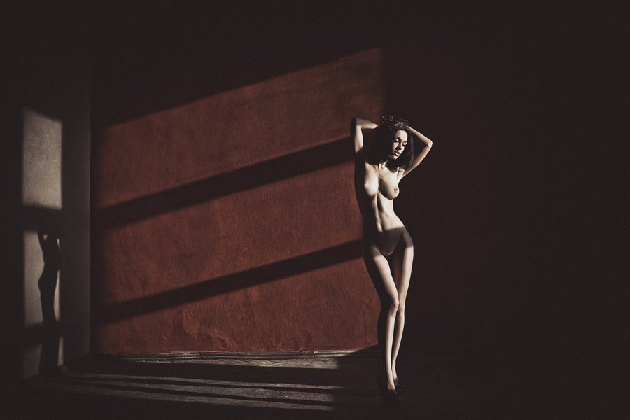 900x600, 47 Kb / женщина, фигура, силуэт, угол