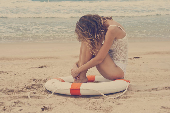 660x440, 57 Kb / море, спасательный, круг, девушка, купальник