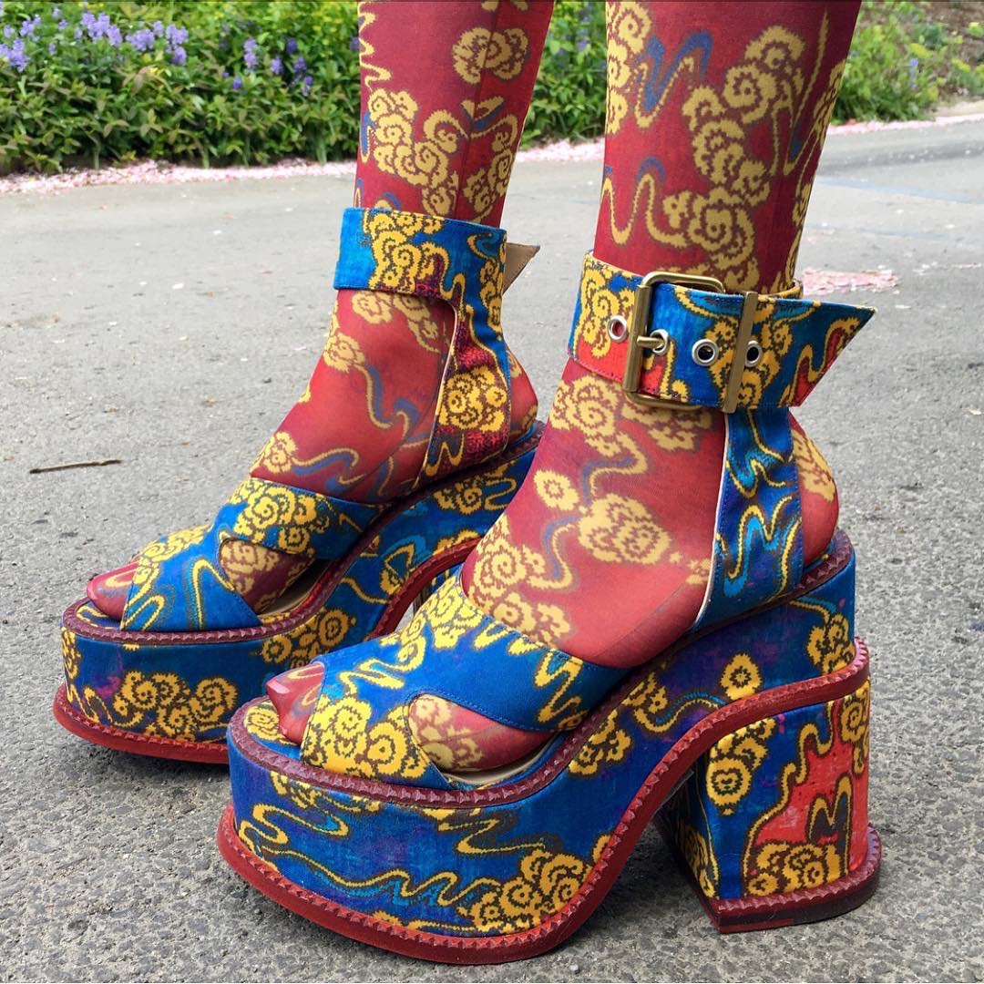 1080x1080, 365 Kb / узоры, колготки, босоножки