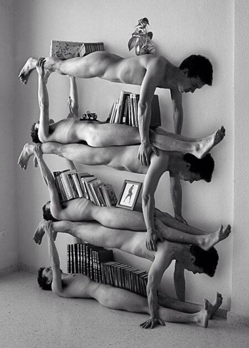 858x1200, 144 Kb / мужчины, голые, книжные, полки, чб