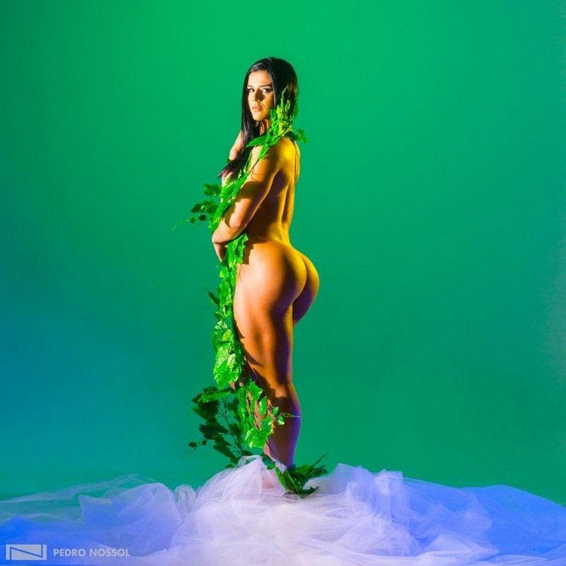 800x800, 73 Kb / попа, бразильянка, листья, фата, голая, брюнетка