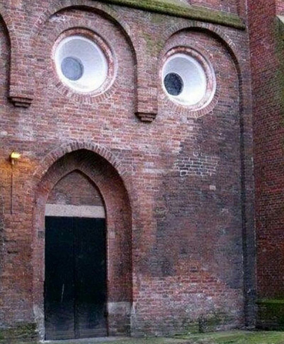 991x1200, 198 Kb / двери, окна, кирпичи, глаза