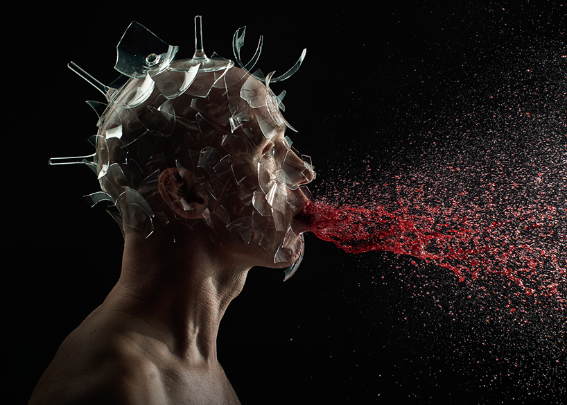 818x584, 413 Kb / мужчина, грим, осколки, вино, брызги