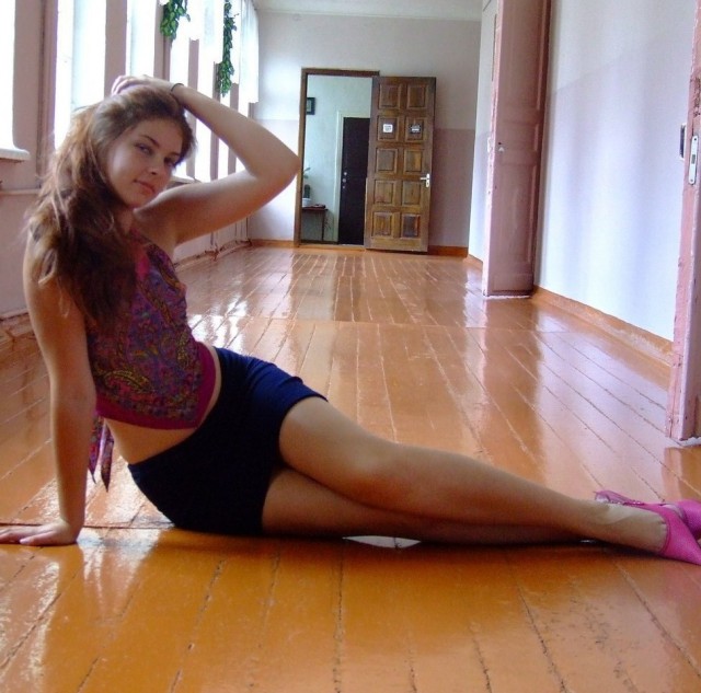 640x633, 87 Kb / школа, баба, юбка, туфли, полы