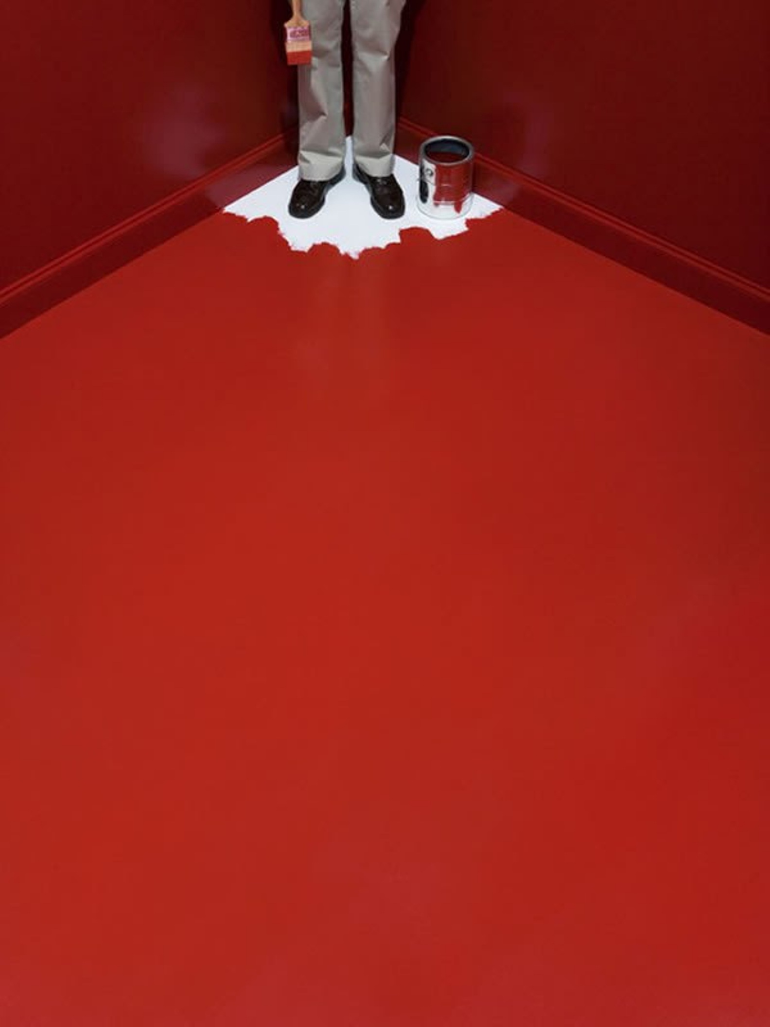 1584x2112, 153 Kb / краска, красный, пол, кисть, угол, безысходность