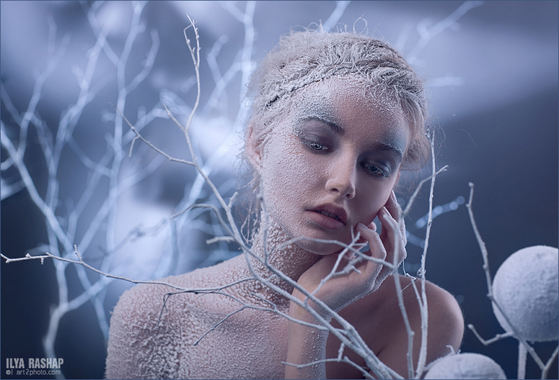 800x544, 293 Kb / девушка, иней, снег, ветки, зима