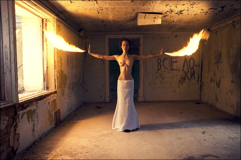 820x545, 287 Kb / заброшенное, комната, огонь