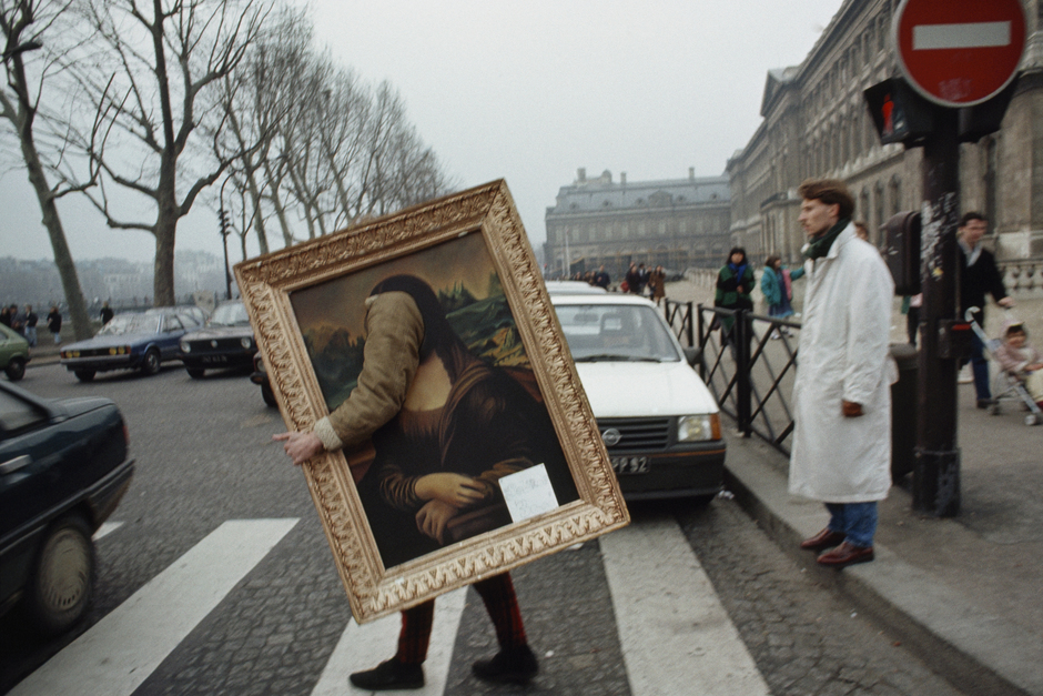 940x627, 561 Kb / картина, переход, мона лиза, рука, дырка