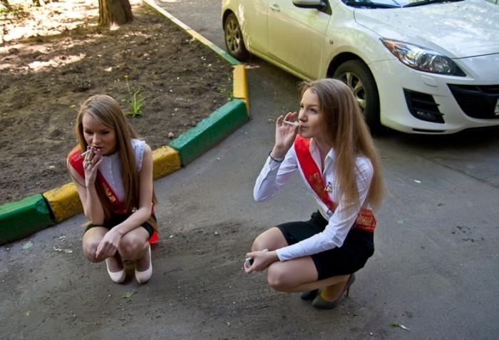 700x477, 55 Kb / Девушки, сигареты, авто