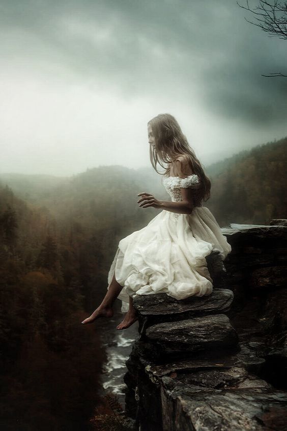 564x845, 52 Kb / девушка, платье, белое, камни, лес, деревья, река