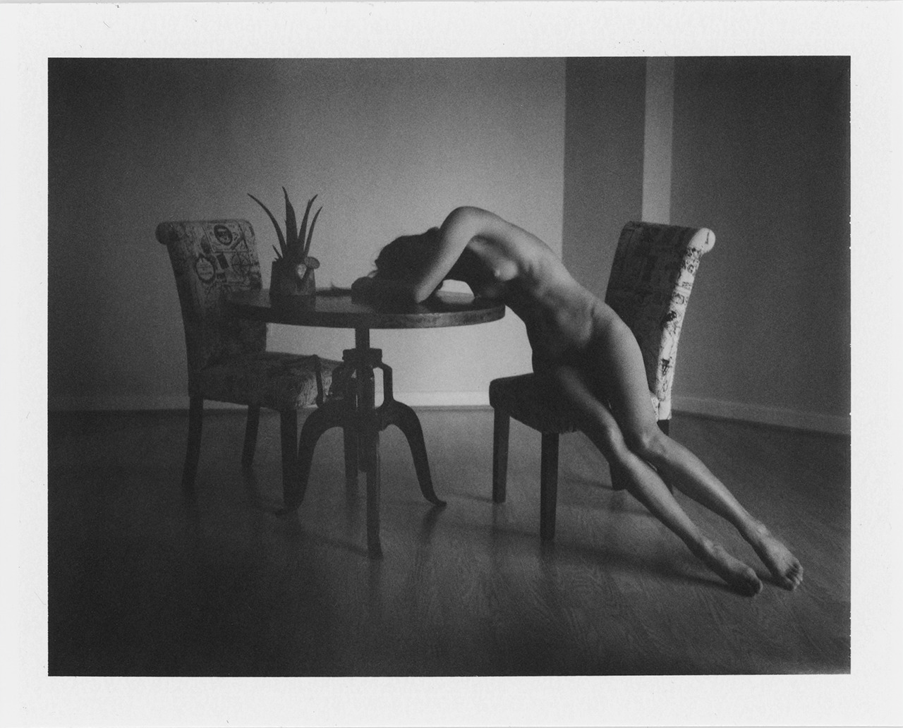 1280x1032, 280 Kb / ч/б, стол, стулья