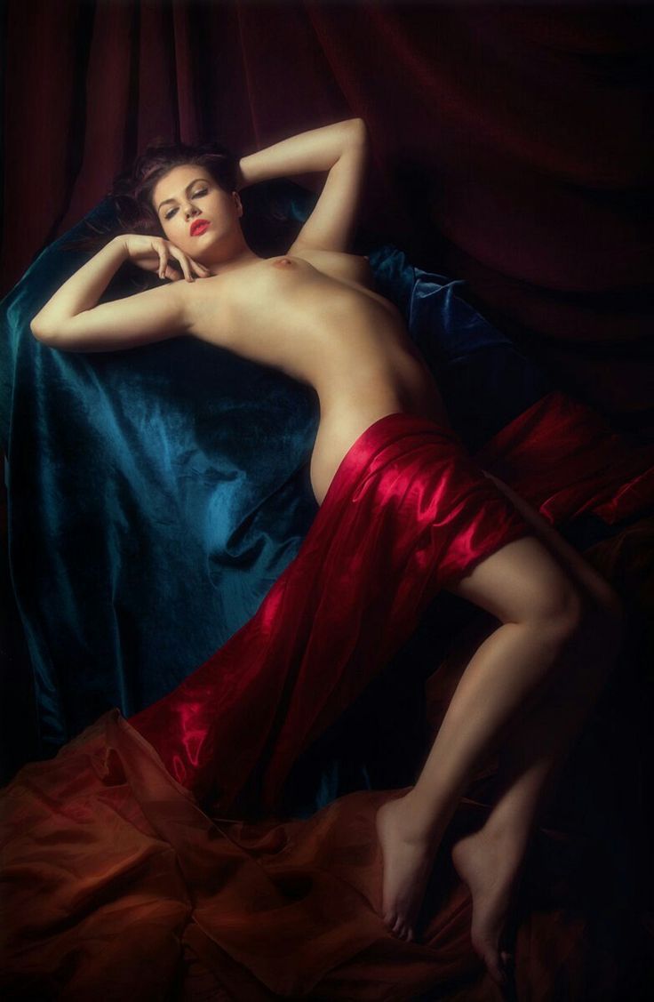 736x1127, 60 Kb / голая, лежит, синее, красное, оранжевый, бордовое, полотна